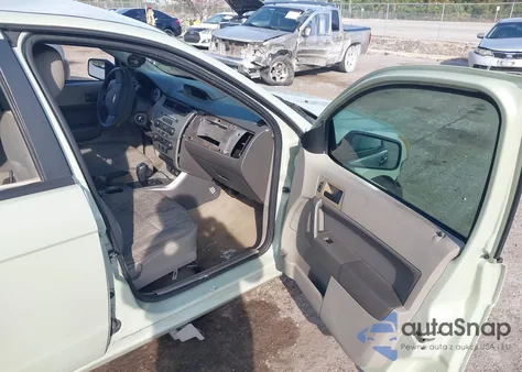 2010 Ford Focus Se z USA, uszkodzony, nr VIN 1FAHP3FN9AW292352